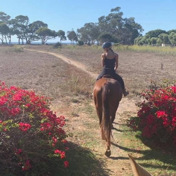 Meet your Posher, Julia - Picture 1 of 1